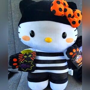 Hello Kitty Halloween Greeter